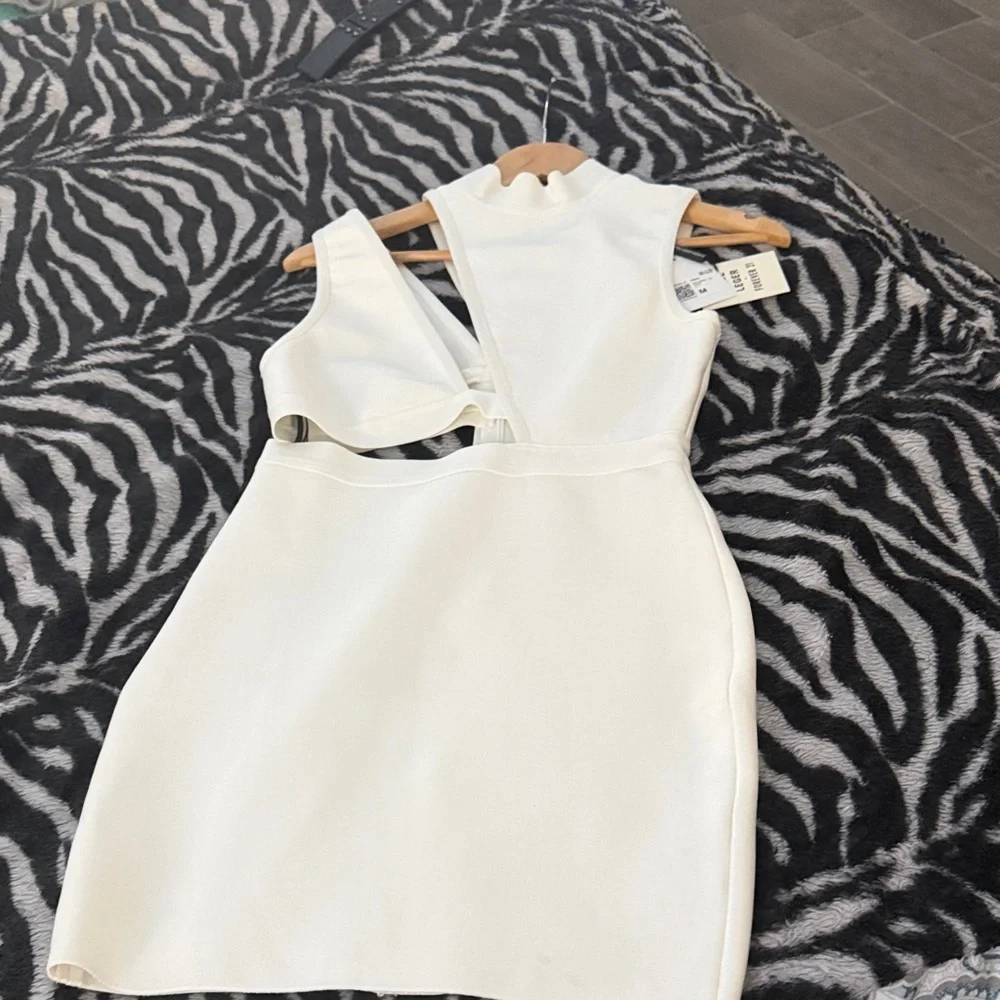 Herve Leger Cream Asymmetrical Sleeveless Dress - Picture 3 of 3